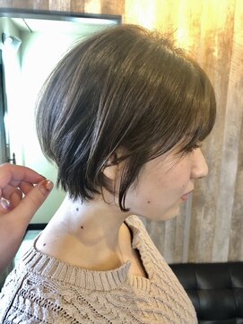 アルム(hair salon Alum) 『 くびれショートボブ☆　柔らか質感のオリーブベージュ 』