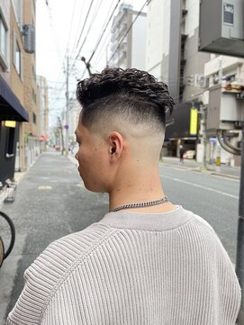 カムレイドフォーライフ(COMRADE 4 LIFE) パーマMIXのフェードスタイル　　担当西村