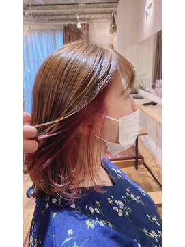 ヘアスペース リズム グリーン(Hair space Rizm green) ピンクインナー×シナモンベージュ
