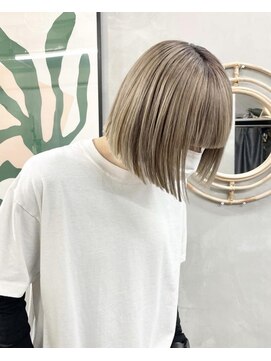 ジーナ(XENA) くすみブロンド