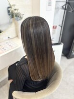 ラビス クローバー(Lovis clover) くびれヘア ツヤ髪スタイル Miki