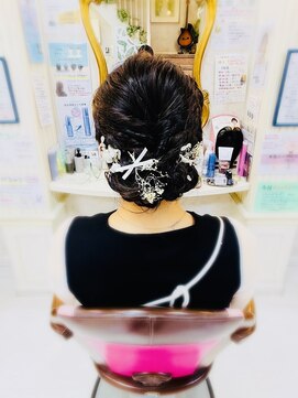 美容室 ティンカーベル シニヨンヘア