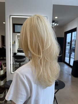 クオン 伊勢崎(QUON.) レイヤー×ブロンド