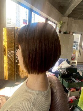 ビーチェ 小岩(Bice) 上品ショートボブ×白髪ぼかし 白髪が生きる立体感カラー