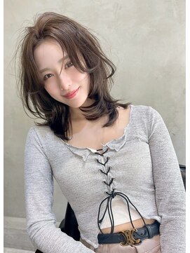 アルテ(ARTE) 表参道ミディアムレイヤー×透明感グレージュの大人艶髪スタイル