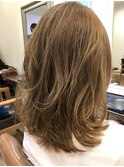セミロング×グレージュ