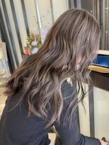 ラパンセヴェール(LA PENSEE VERT)&nbsp;透け感グレージュハイライトカラー