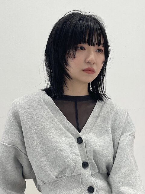 レイヤーボブぷつっとカット小顔ヘアミディアムストレート20代