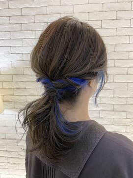 ヴァイブス(vibes) イヤリングカラー×ローポニーアレンジ