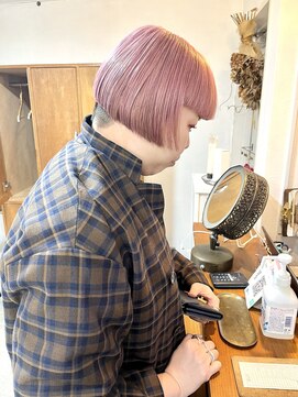 ナツ(Natu.) 個性派カットにピンクカラー / 中森しゅう