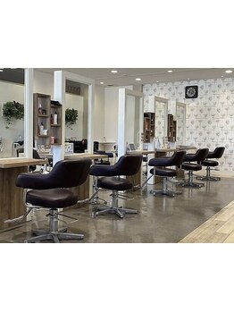 何度でもこの価格で通えるのが嬉しい♪経験豊富なスタイリストがあなたの魅力を最大限に引き出します！