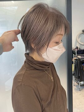 hair salon Heir【4月19日NEW OPEN(予定)】 分け目白髪が気にならない上品大人ショートヘア