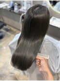 オリーブベージュ