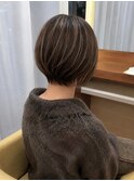 丸みショートボブ/白髪ぼかしハイライト/コンパクトショート