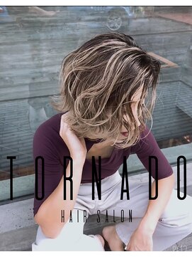 トルネード(TORNADO) 外国人風耳掛けボブ ハイライトバレイヤージュ グレージュ