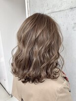 リアン(Lien)&nbsp;Lien☆美髪ナチュラルシアーベージュ外ハネレイヤーミディ立川