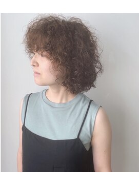 フィエル(fielu) くるくる×ハードパーマ×【ISAO】