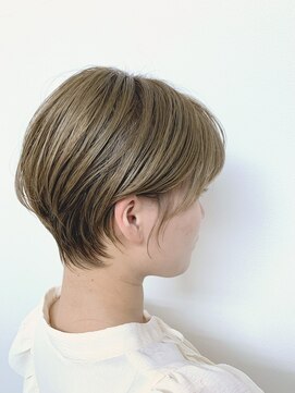 タグ(tag) クビレのある丸みショートヘア