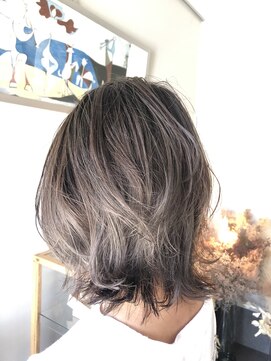 ヴァロ(valo) ＊【valo】外はね×ペールグレー