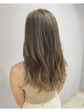 レイドバック(LAID BACK) 細めのハイライトのベージュカラー