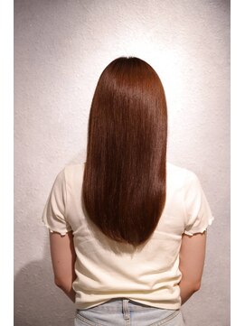 アンド(&.) 「透明感」「ツヤ」「手触り」の髪色へ。