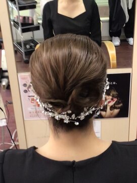 ヘアサロン ユニティ(Hair Salon Unity) 夜会巻きクイーンシルエット