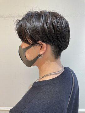 ネオリーブギンザ 銀座店(Neolive GINZA) 毛流れパーマでセンターパート