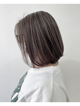 イト(ito.) ハイライトグレージュ_外ハネボブ_セクションカラー