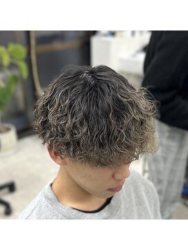 ジャス(Jus) 波巻きパーマ