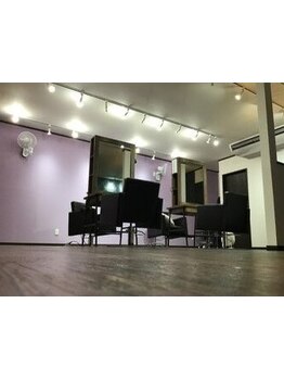 ゆったりとした席配置と穏やかな時間。マンツーマンで向き合う、あなただけの特別なプライベート空間。