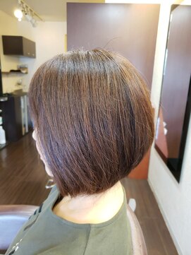 ヘアメイク ビス(Hair Make Bis.) 前下がりボブ