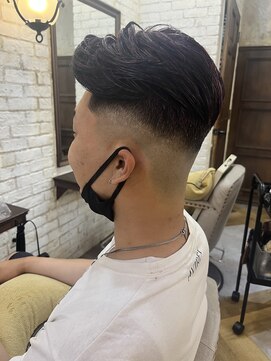 カリーナ(Carina) 〈キシタクヘアー〉スキンフェード