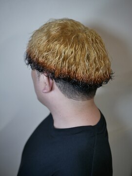 スウェルホワイト(SWELL WHITE) 波巻きスパイラルパーマ×キツネカラー　エンドカラー