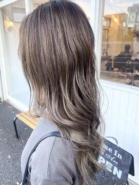 クオリア(Quaria) ロングレイヤー 小顔カット☆