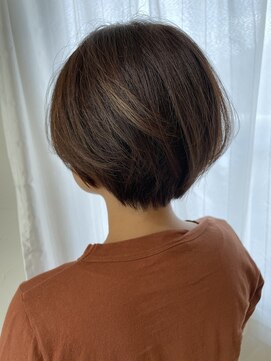 イロン(iroN) 30代女性　丸みショート　ブラウンベージュ