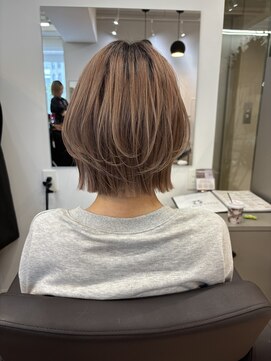 ジエクト ヴィシア(The Ect VIXIA) くびれボブ　レイヤーボブ　ベージュカラー　ミルクティー