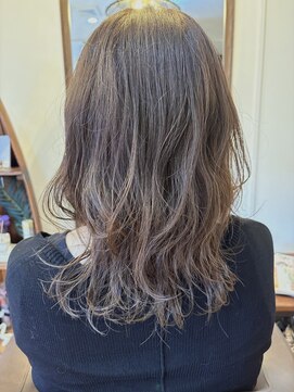 バハリ(Bahari) ラベンダーグレージュカラー