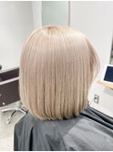ホワイトブロンドアッシュブロンドブリーチダブルカラー丸みボブ