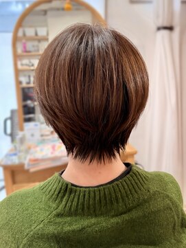 360°美シルエットの大人ショートボブ