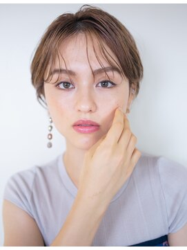 ピズム(PISM) センターパート×耳かけハンサムショート/フォギーベージュ