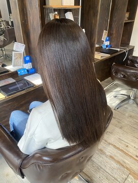 インス(ensue) 20代30代40代髪質改善カラーブラウンベージュ艶感ストレート