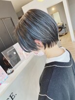 エン(eNN)&nbsp;ショートボブレイヤー×ハイライト×グレージュ