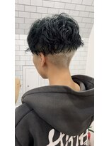 エマ(emma) 刈り上げマッシュショート×ホワイト×モスグリーン