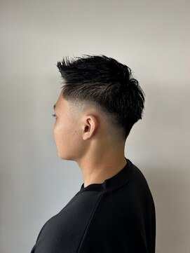 イッヒ 茅ヶ崎(IHHI) ベリーショート/フェード/フェザーアップ/スキンフェード