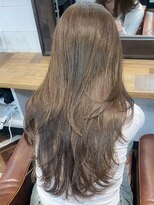 トレス(TRESS)&nbsp;レイヤーカット　オリーブグレージュ　ブリーチなし　表参道