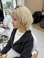 ジーナ 吉塚(Zina)&nbsp;ブロンドヘア×ウルフボブ【福田れん】吉塚美容室 髪質改善