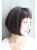 ショートバングが可愛い前下がりボブ