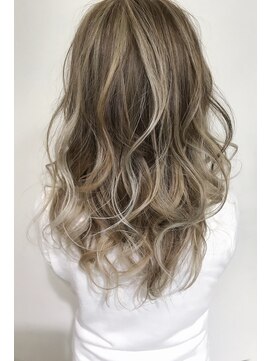 アドレ(ADORER) プラチナアッシュハイライトカラー