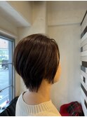 すっきりサイド長めのショートボブ