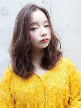 ジェニーバイメノン(JENNIE by Menon) レイヤーカット オリーブベージュ ウェットヘア こなれミディ